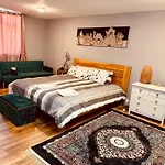 Studio Flat Very Close To Lhr