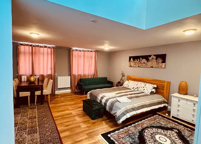 Studio Flat Very Close To Lhr