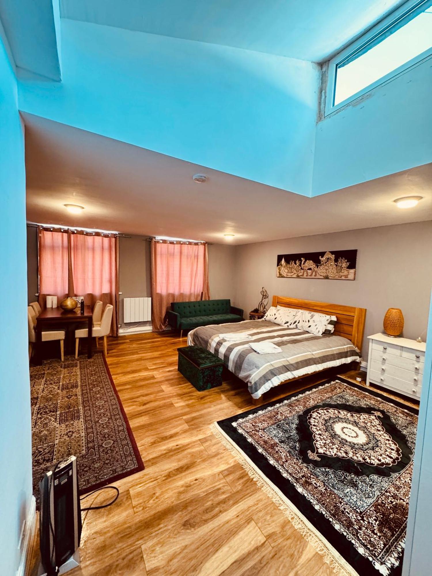 Flat Very Close To Lhr * Staines-upon-Thames